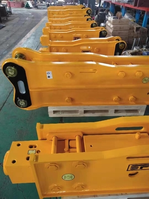 Excavadora JCB3CX con rompehielos, martillo hidráulico